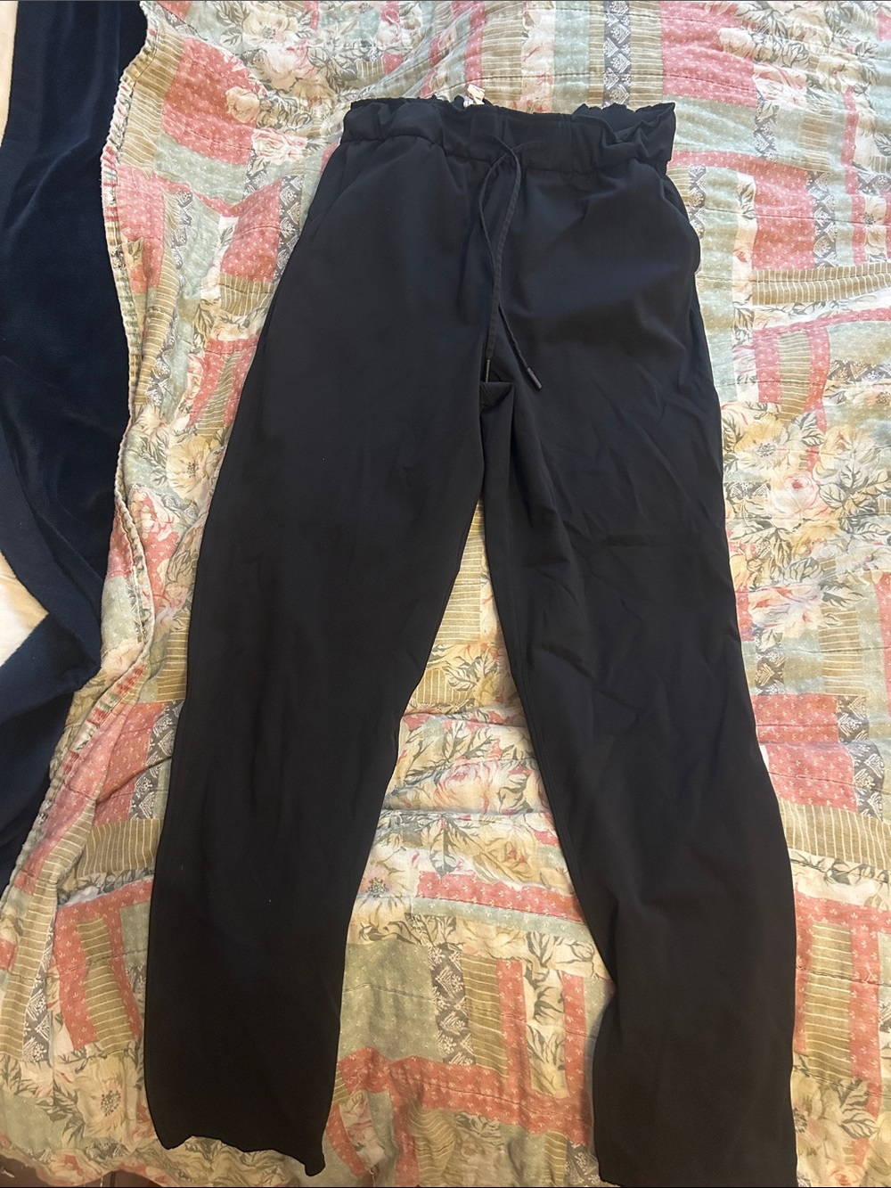 Lululemon Black Drawstring jogger Casual Pants size 6